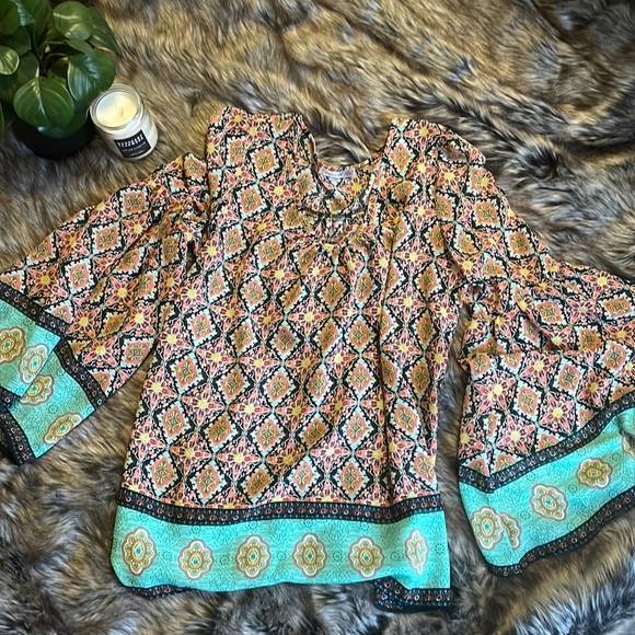 Teenbell Bell-Sleeved Top - Picture 3 of 3